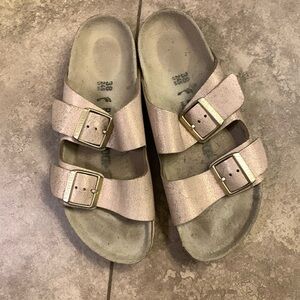 Birkenstock Arizona light pink metallic sandal. Size 38. GREAT condition.